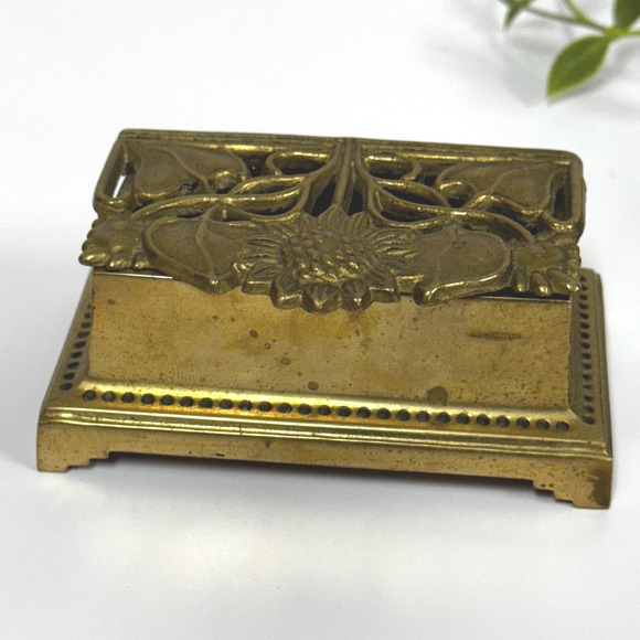 Vintage brass sunflower 2 roll stamp box: ring box - Picture 6 of 10